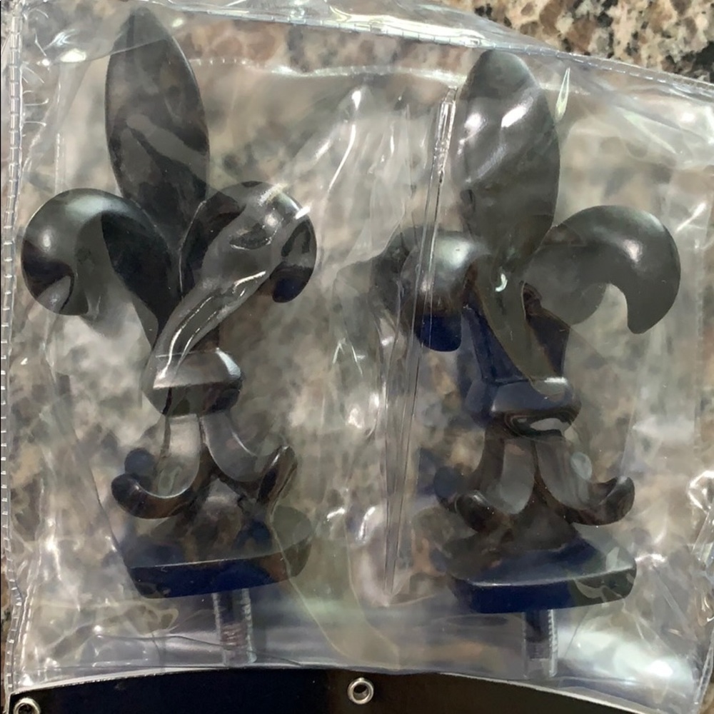 NWT Curtain Rod Ends - Picture 4 of 4